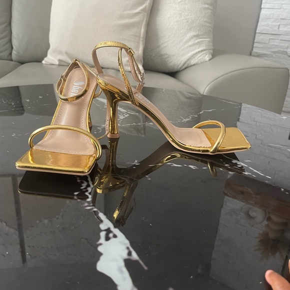 Gold sandals - Picture 2 of 4